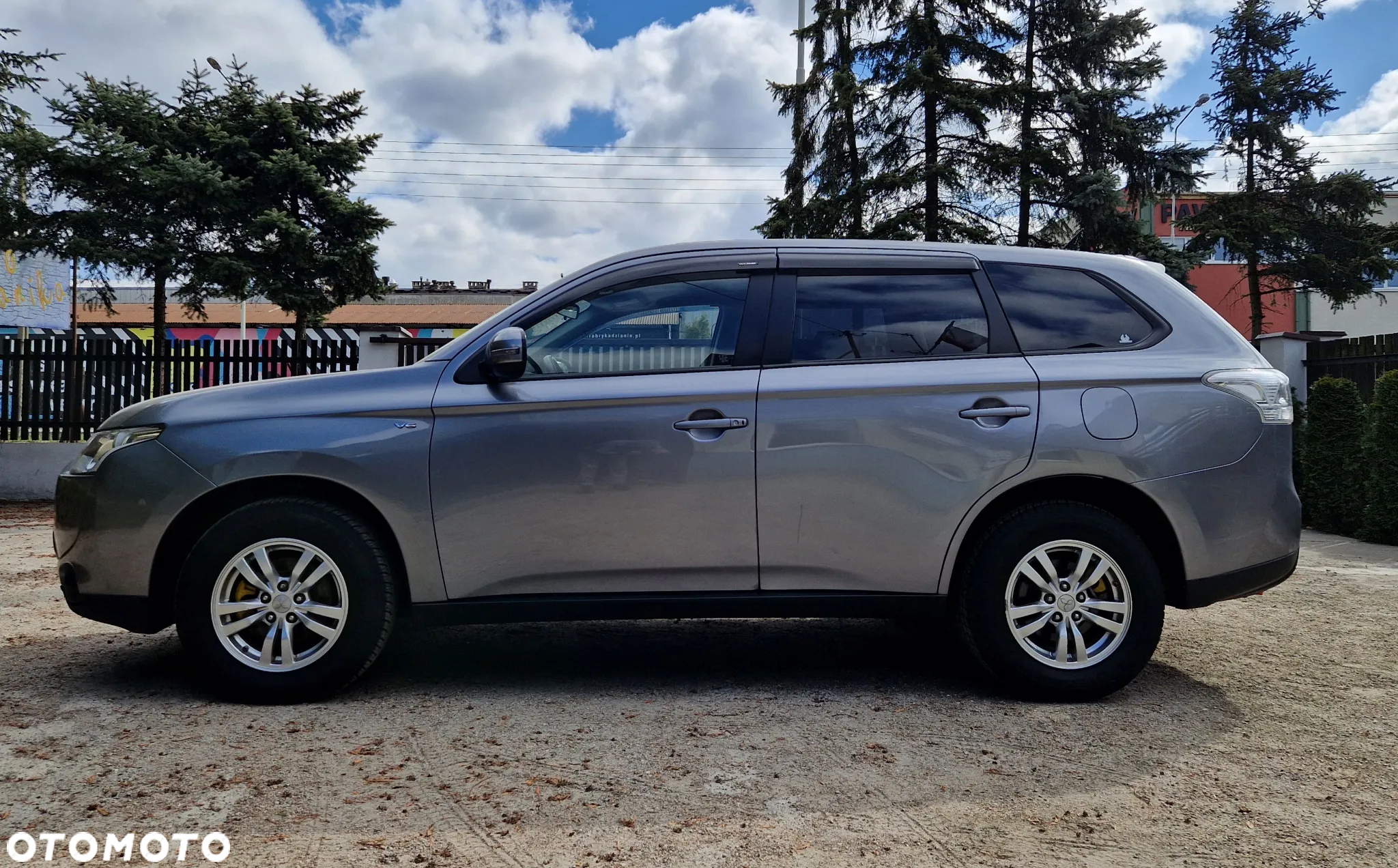 Mitsubishi Outlander - 22