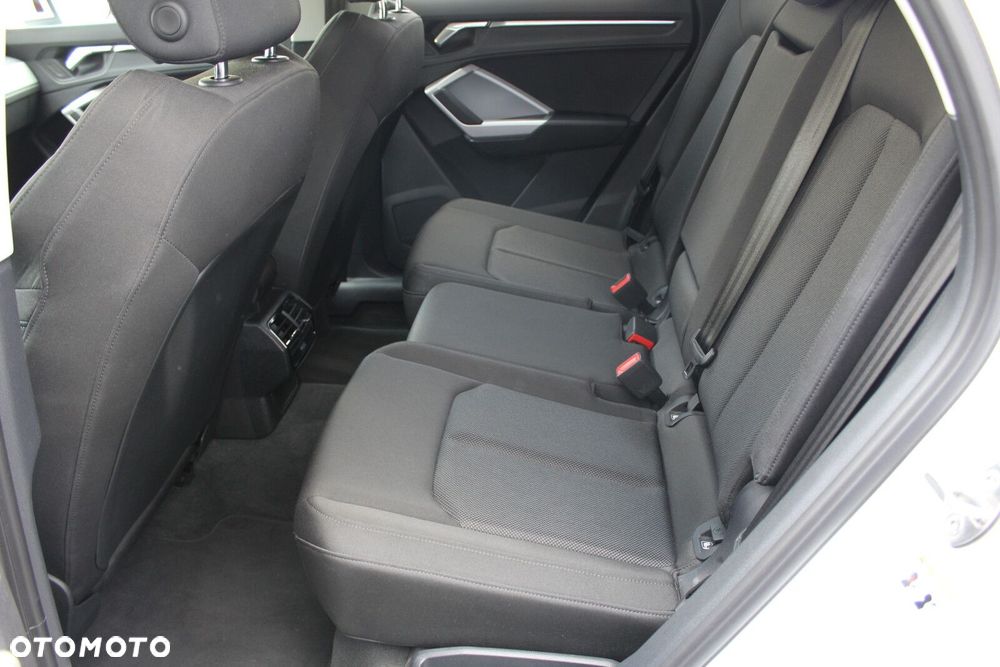 Audi Q3 Sportback - 13