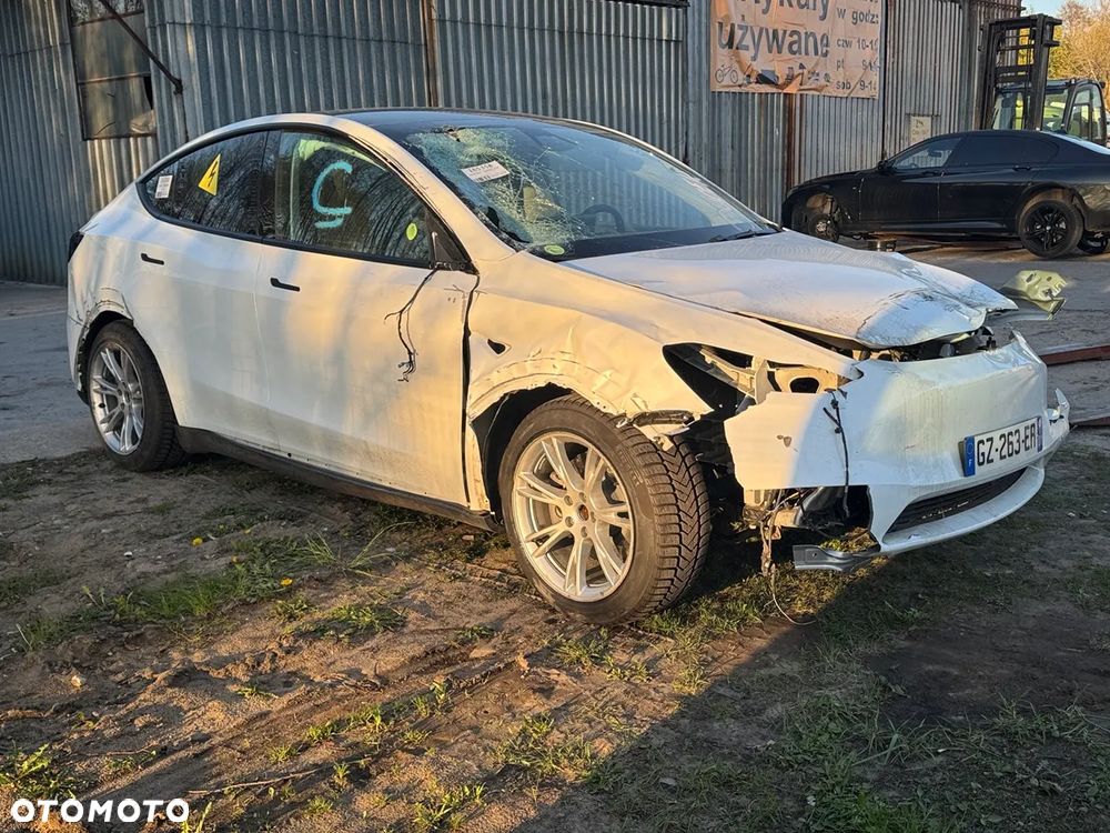 Tesla Model Y - 7