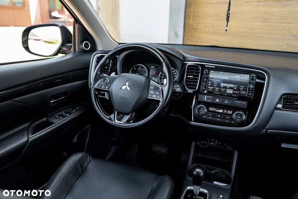 Mitsubishi Outlander 2.2 DI-D 4WD Automatik Invite - 29