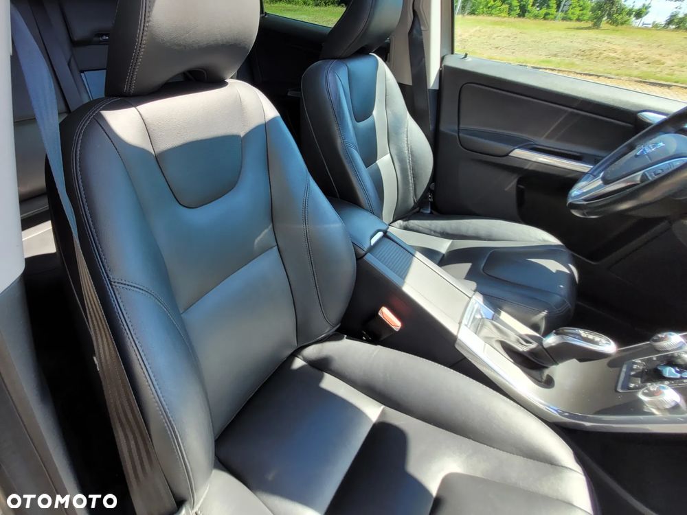Volvo XC 60 T5 R-Design Momentum - 33