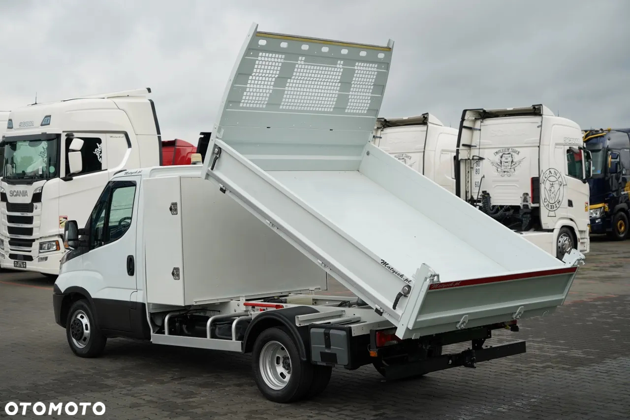 Iveco DAILY 35-140 / WYWROTKA TYLNOZSYPOWA / BLIŹNIAK / SKRZYNIA NARZĘDZIOWA / HAK / MANUAL / 3 OSOBOWY / SPROWADZONY / PO KONTRAKCIE SERWISOWYM - 7