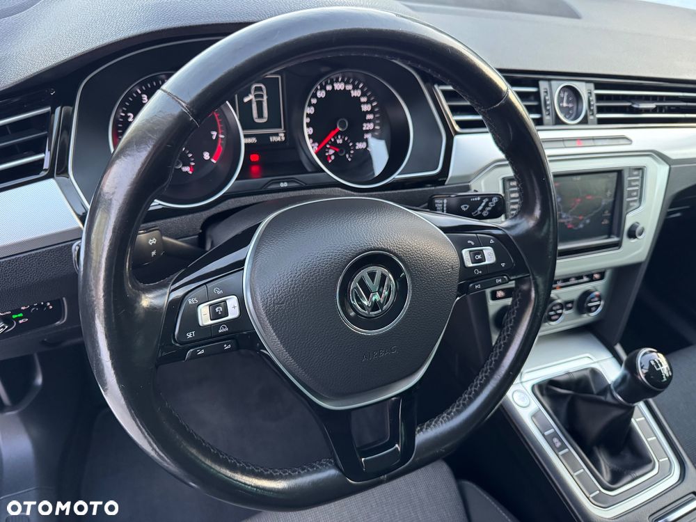 Volkswagen Passat Variant 1.4 TSI ACT (BlueMotion Technology) Highline - 23