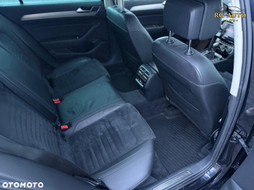 Volkswagen Passat - 32