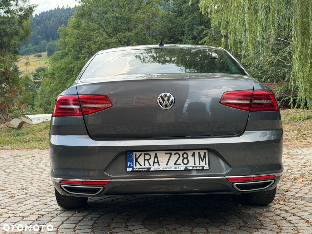 Volkswagen Passat - 11