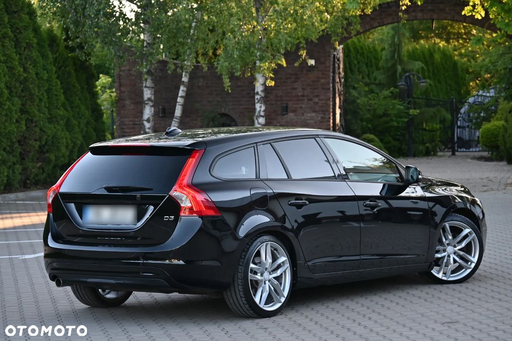 Volvo V60 D3 Geartronic Momentum - 33