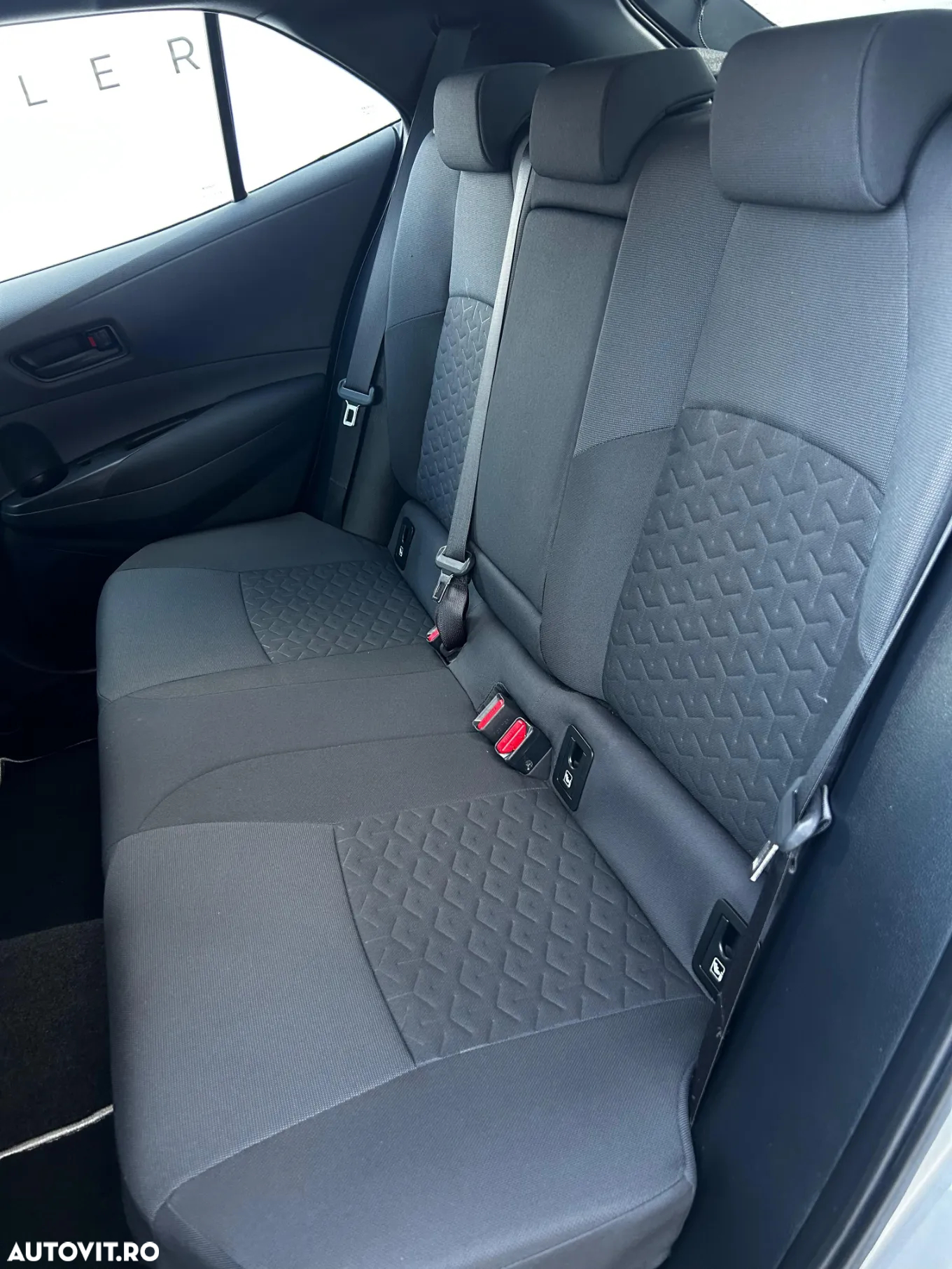 Toyota Corolla 1.8 HSD Business - 18