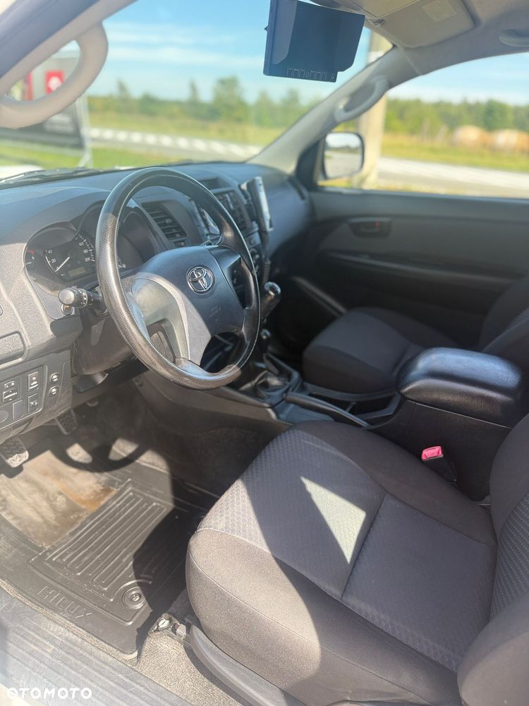 Toyota Hilux - 10
