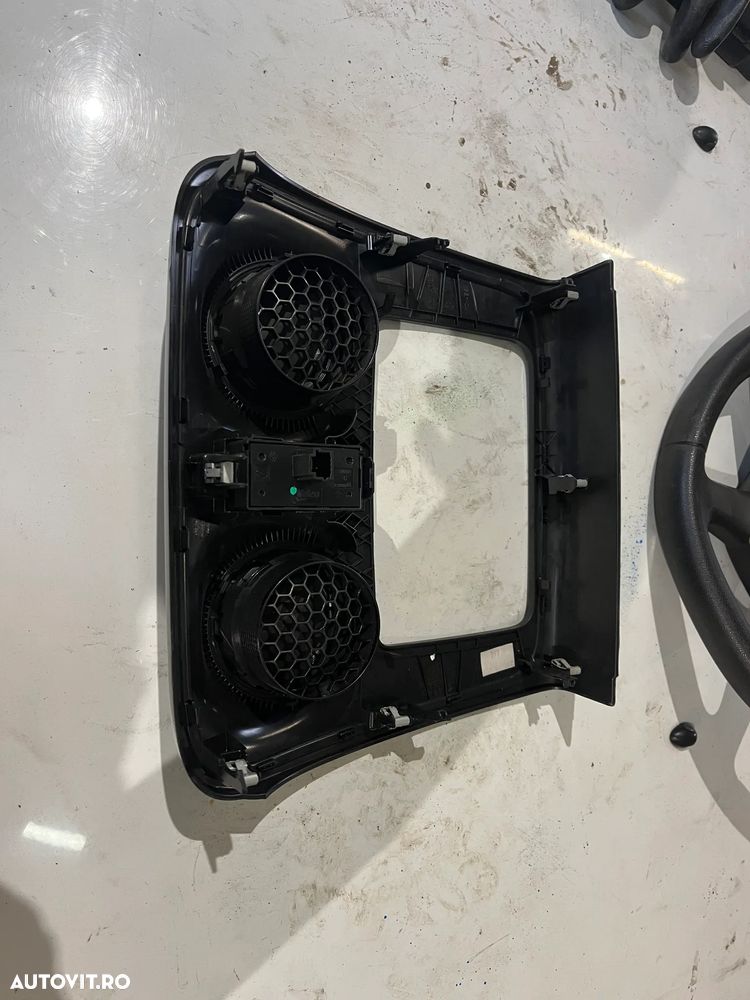 Grila centrala bord interior Dacia Logan II facelift 2018-2019 - 7