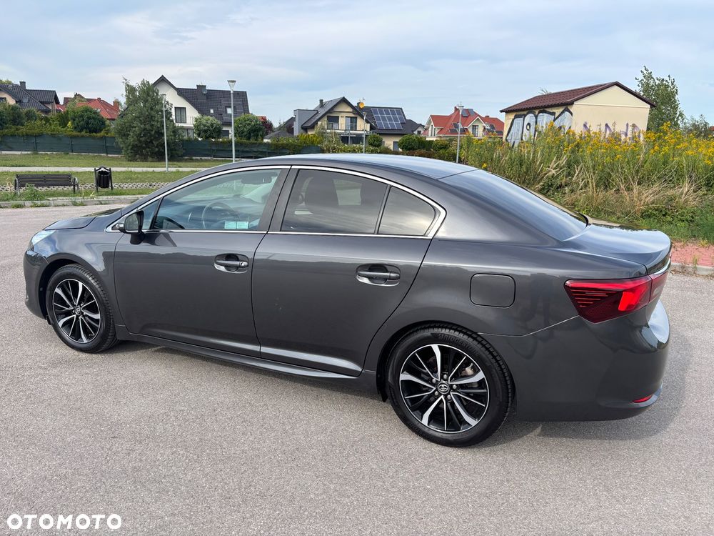Toyota Avensis 1.8 Premium - 13