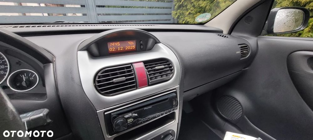 Opel Corsa 1.2 16V - 11