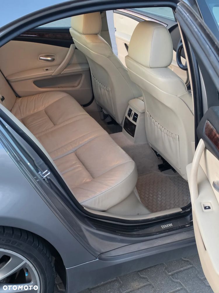 BMW Seria 5 525d - 14