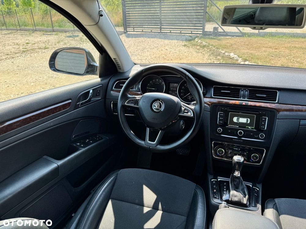Skoda Superb 2.0 TDI L&K DSG - 30