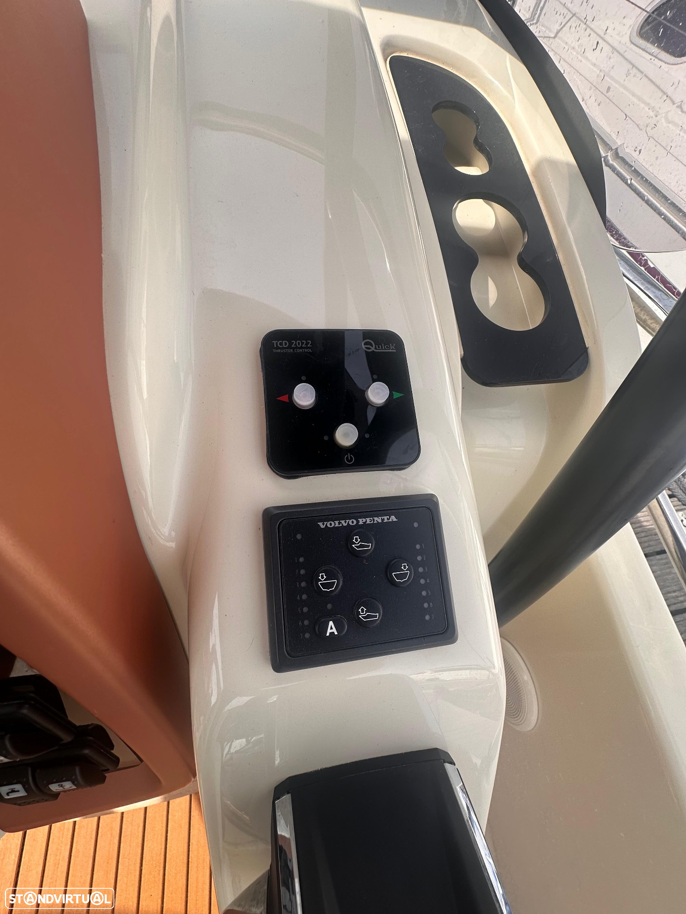 Invictus Yachts CX 240 - 21