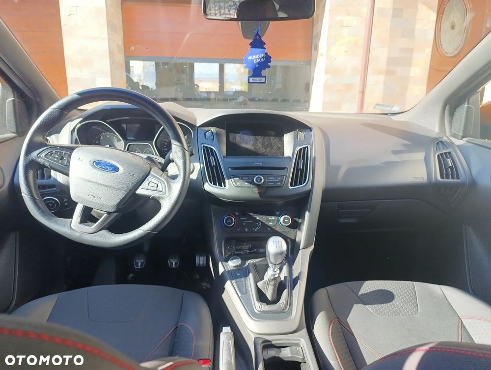 Ford Focus 1.5 EcoBoost ST-Line - 11
