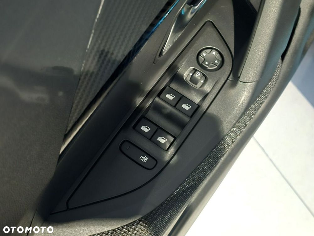 Peugeot 2008 - 9