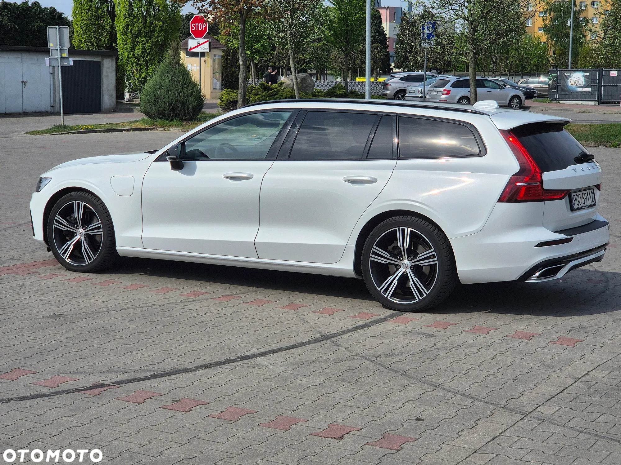 Volvo V60 T6 AWD Plug-In Hybrid Ultra Dark - 32