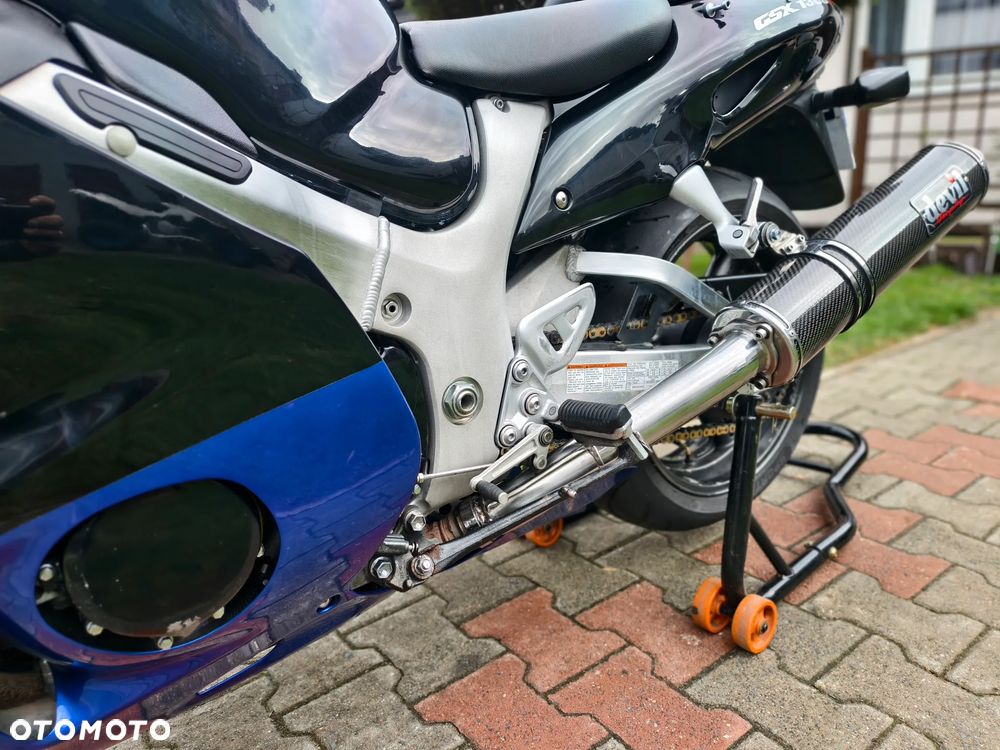 Suzuki GSX - 28