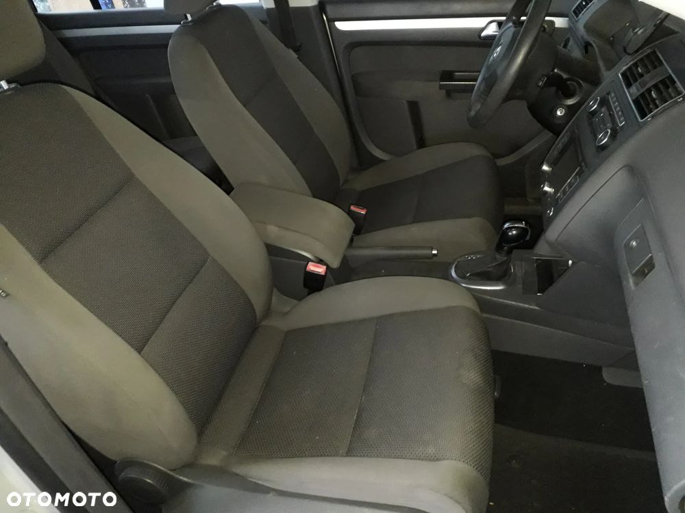 Volkswagen Touran - 35
