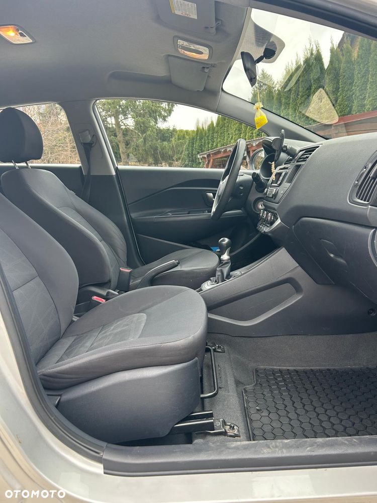 Kia Rio 1.2 Attract - 8