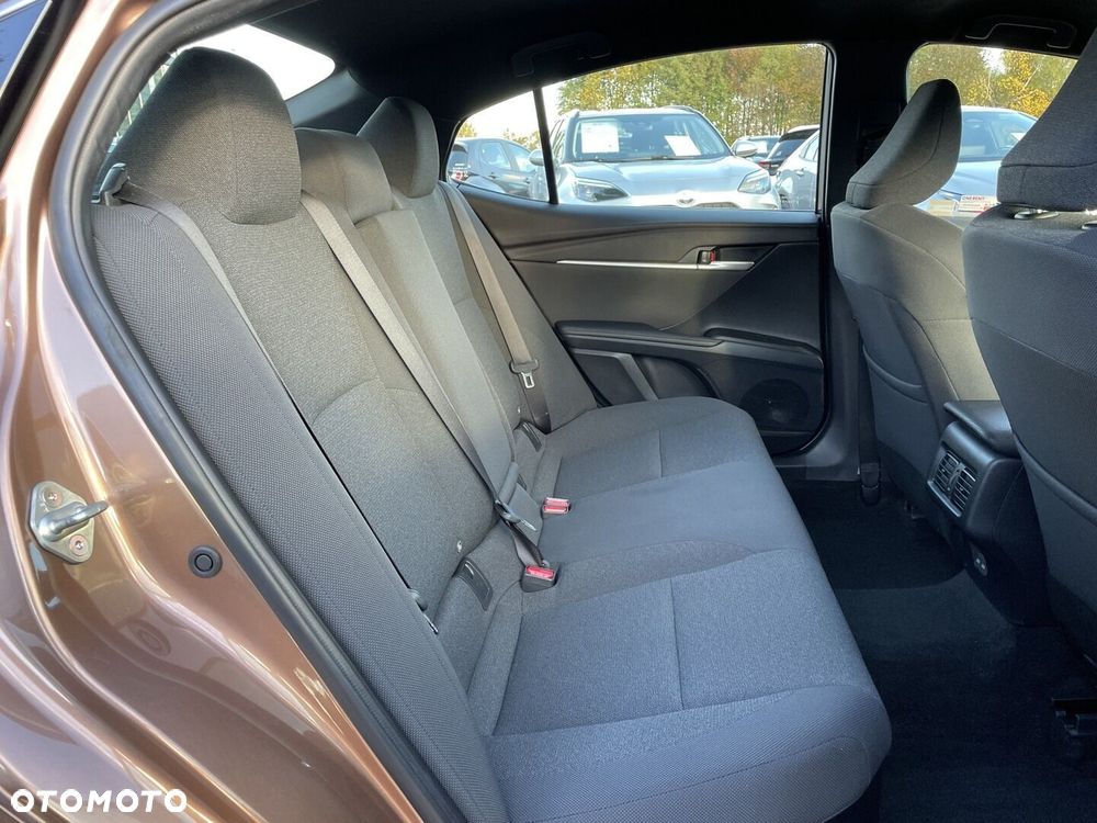 Toyota Camry - 12