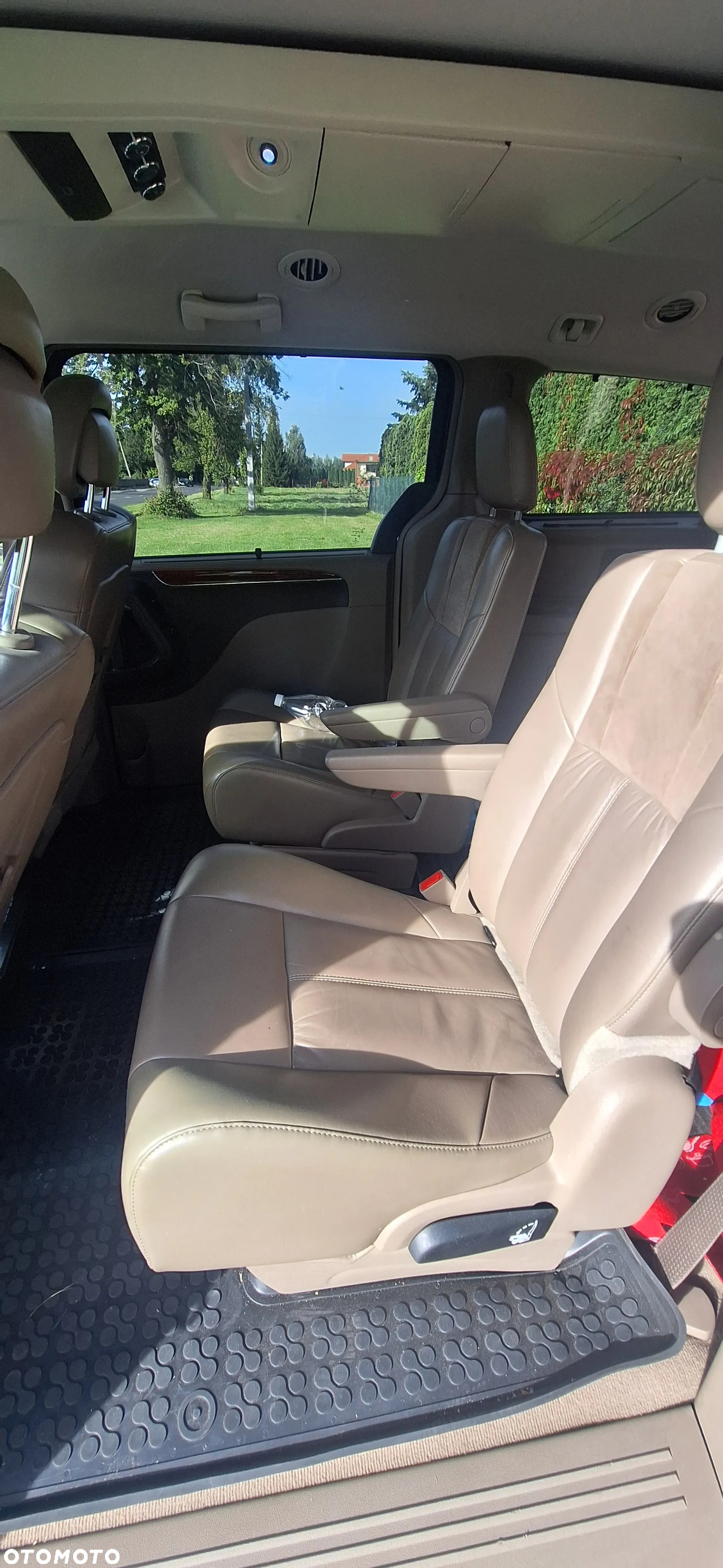 Chrysler Town & Country 3.6 Limited - 8