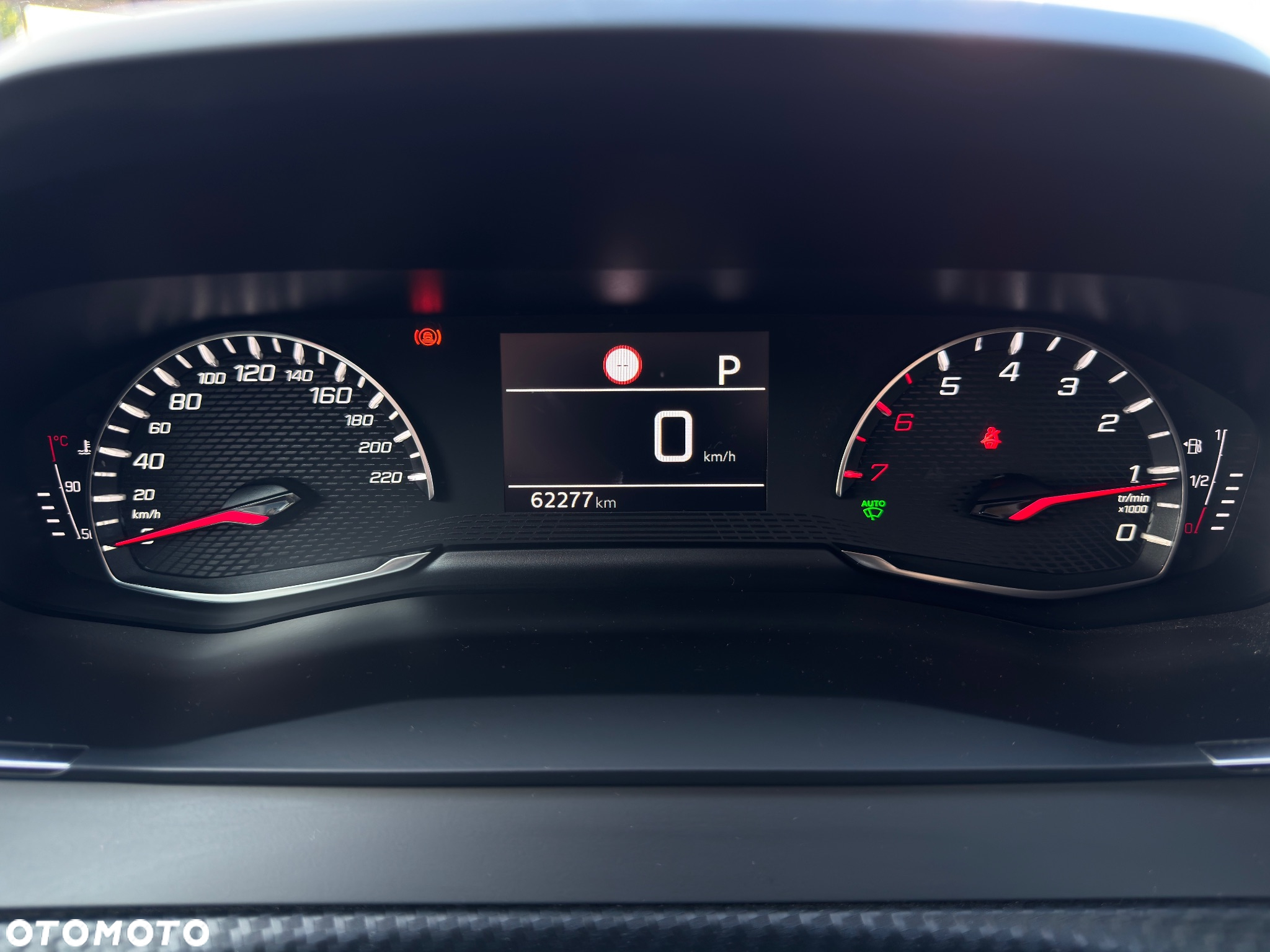 Peugeot 208 1.2 PureTech Active S&S EAT8 - 10