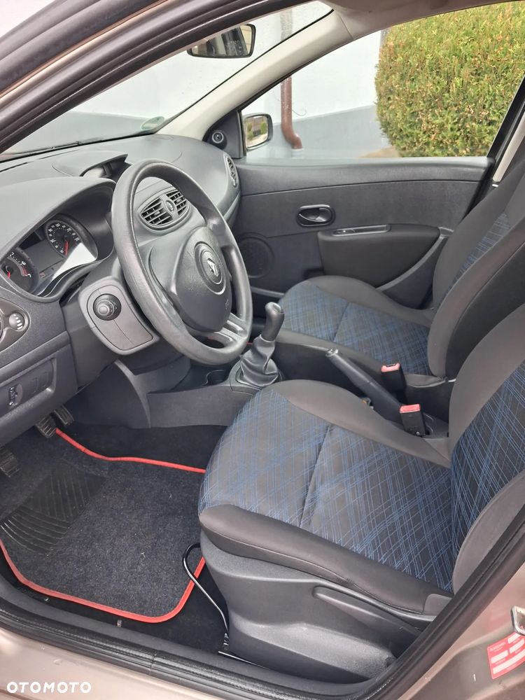 Renault Clio - 10