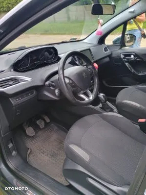 Peugeot 208 1.2 PureTech Style - 12