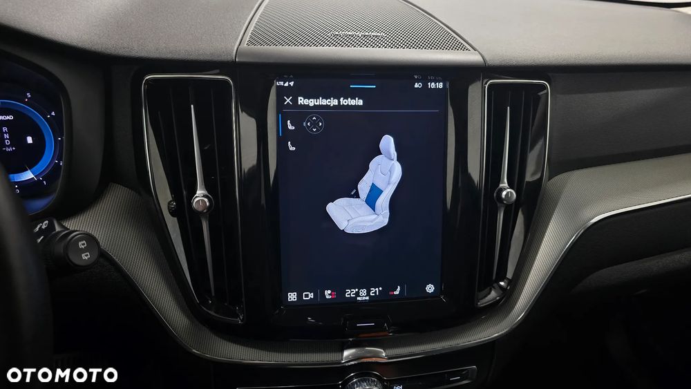 Volvo XC 60 B4 D Plus Dark - 36