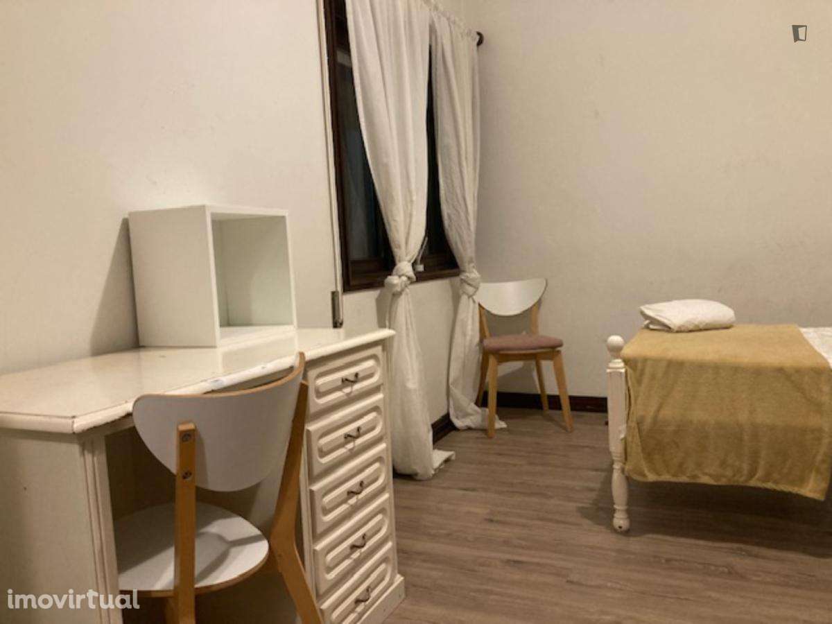 Quarto - localizado em Paranhos Porto - Grande imagem: 4/19