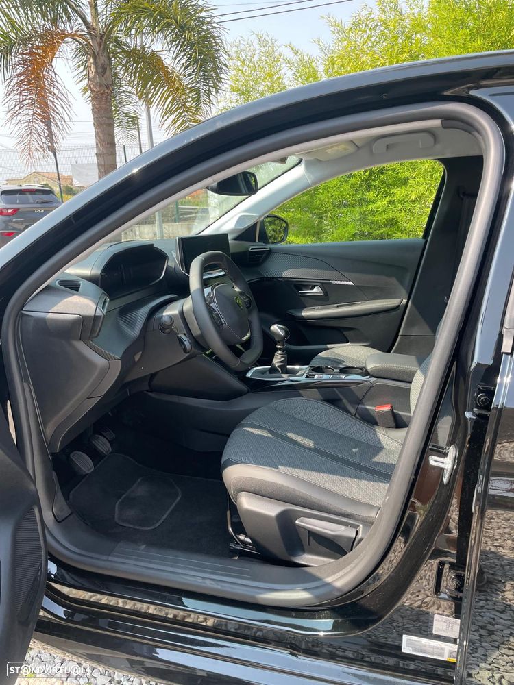 Peugeot 208 ver-1-2-puretech-allure - 10