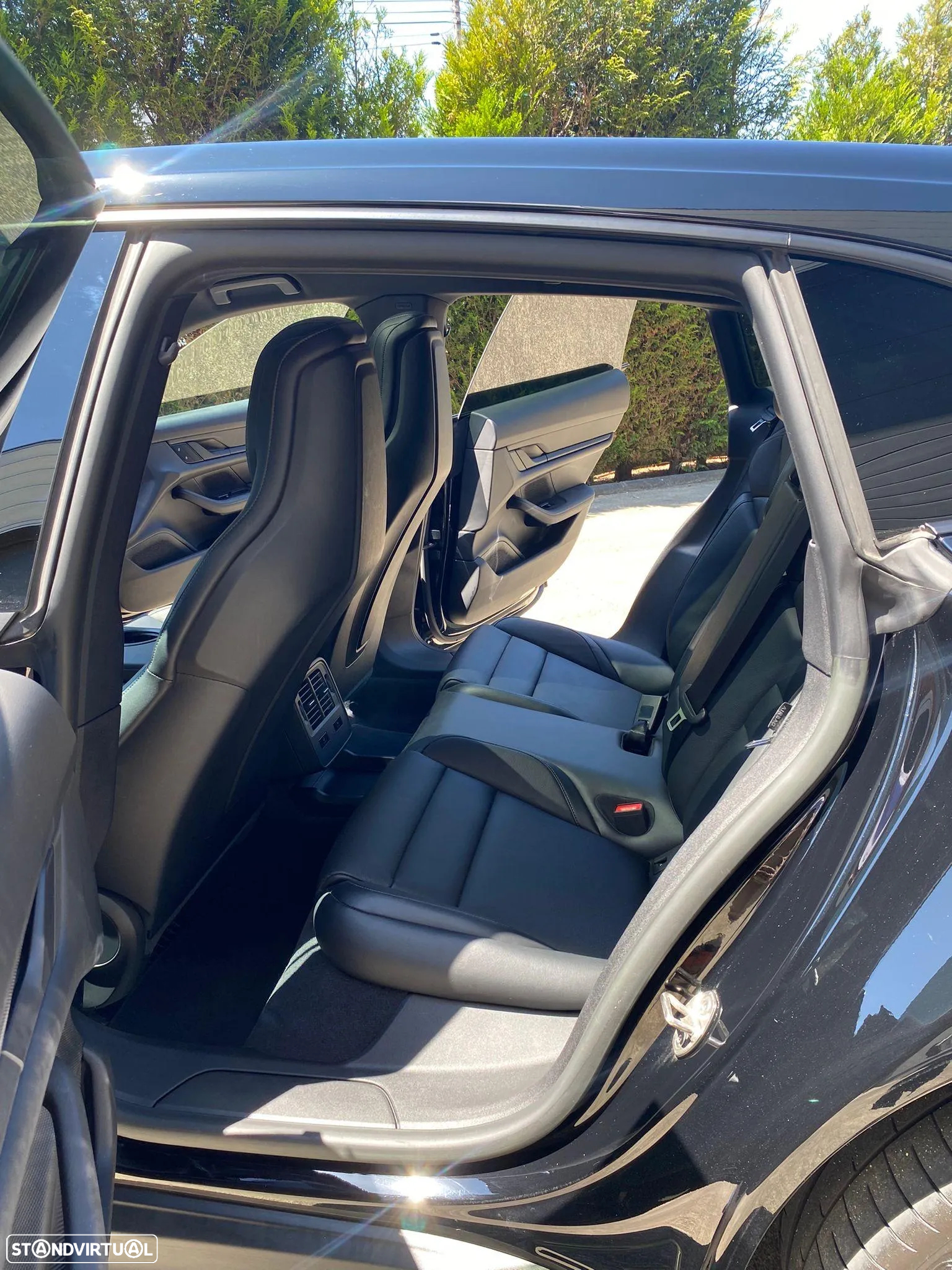 Porsche Taycan Cross Turismo 4 - 15