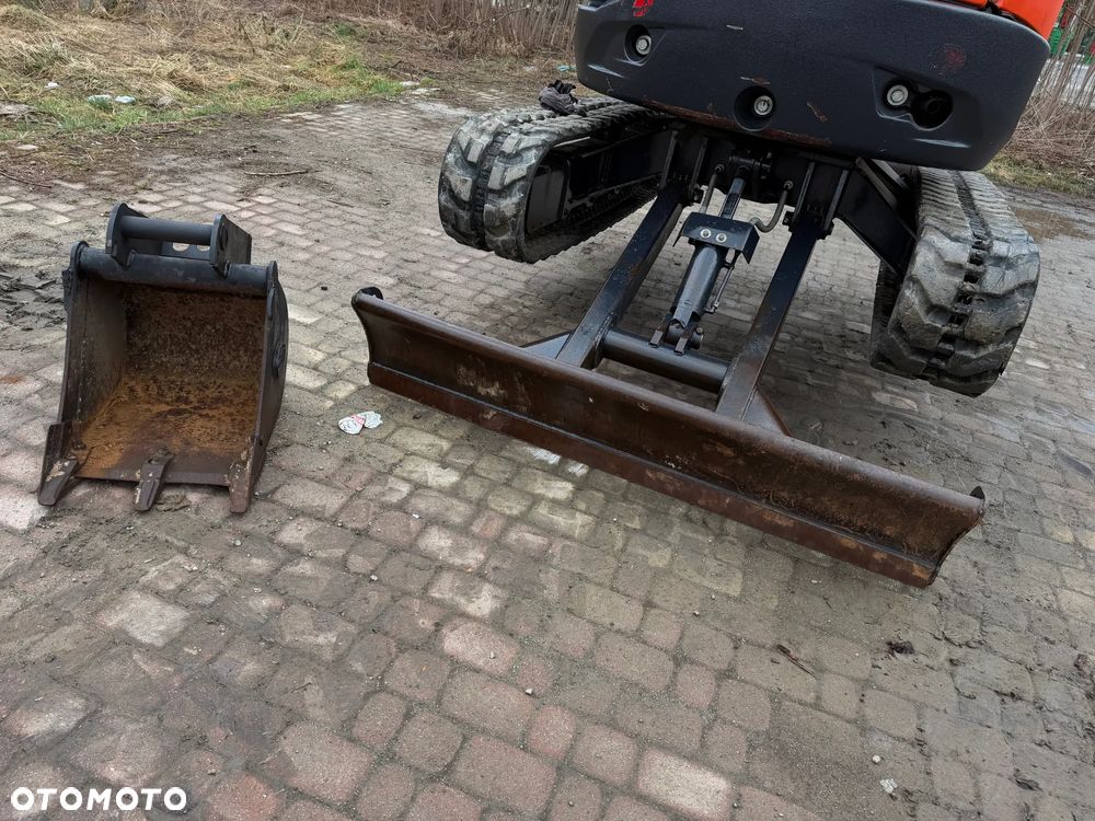 Kubota U35. koparka 3,7 tony. 2016 rok. 2000 mtg! Łyżka skarpowa Hydraulicznie uchylna. 3sekcje Hydrauliczne. zamki na tłokach. Jak nówka sztuka. Zadbana zero zużycia. Z gospodarstwa Norweskiego. Zmiana łyżek Hydrauliczna. LENHOFF. Zero luzów wycieków. Szybka wolna jazda. Gąski perfekt stan. OKAZJA TANIO - 28