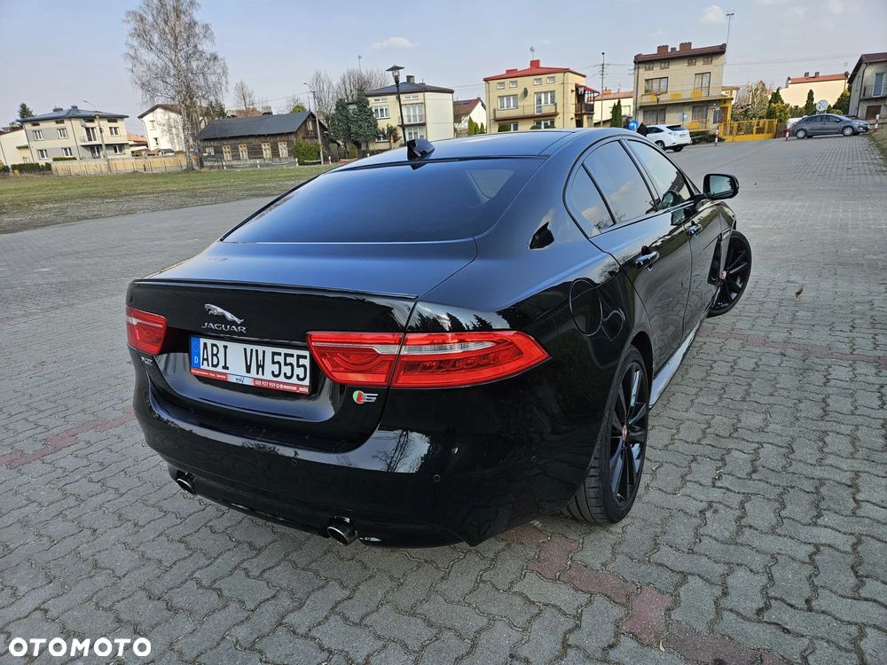 Jaguar XE S - 4