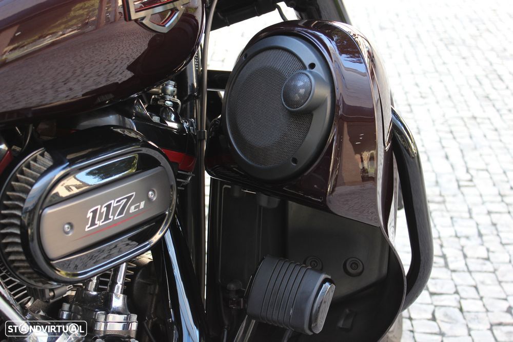 Harley-Davidson Street GLIDE CVO - 7