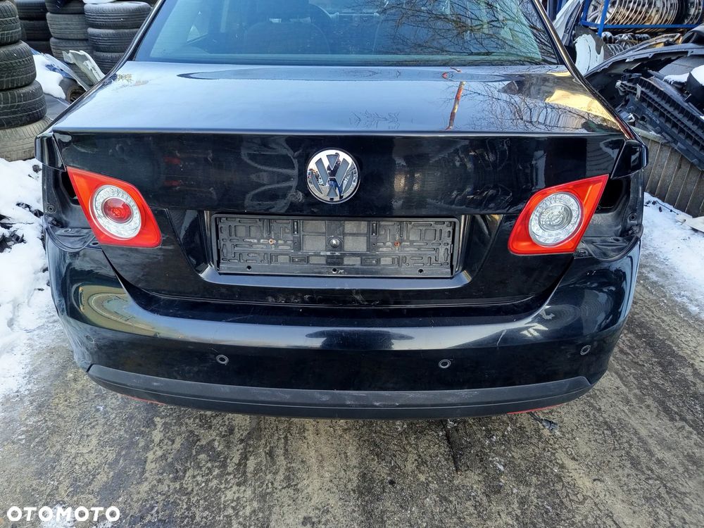 VOLKSWAGEN JETTA 05-10 KLAPA TYLNA LAMPA LEWA LUB PRAWA ZAMEK MIKROSTYK Z LISTWĄ TAPICERKA KOD KOLORU L041 - 2
