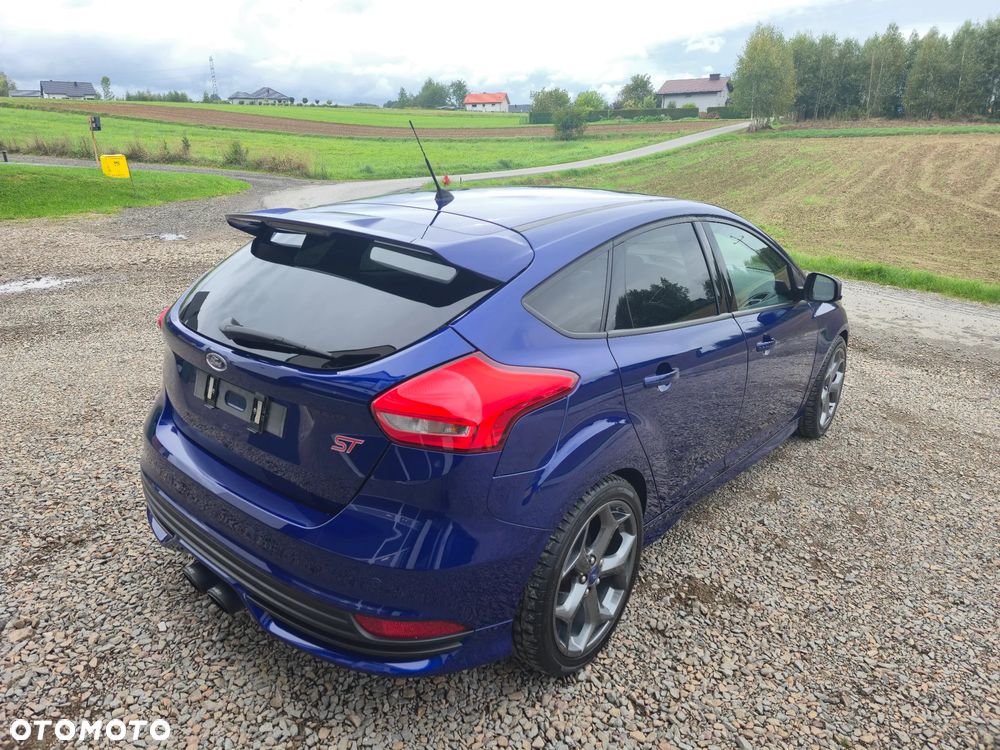Ford Focus 2.0 EcoBoost ST mit Leder-Exclusiv-Paket - 32