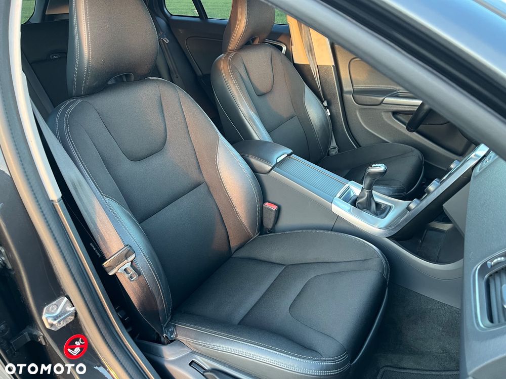 Volvo V60 D3 Momentum - 26