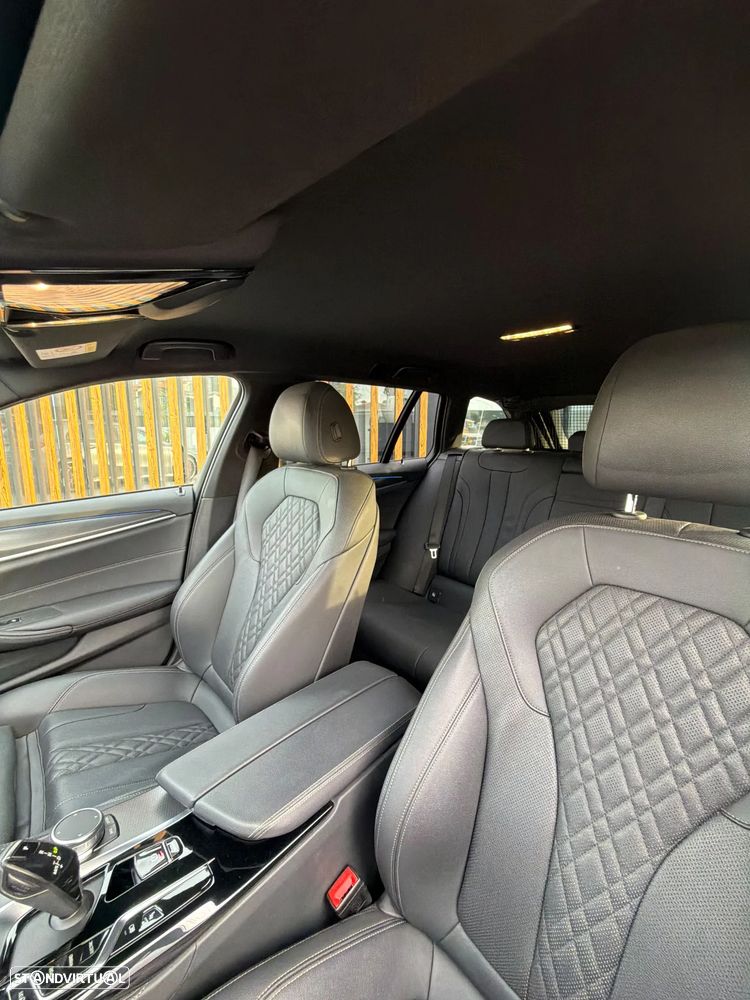 BMW 530 e Pack Desportivo M - 18