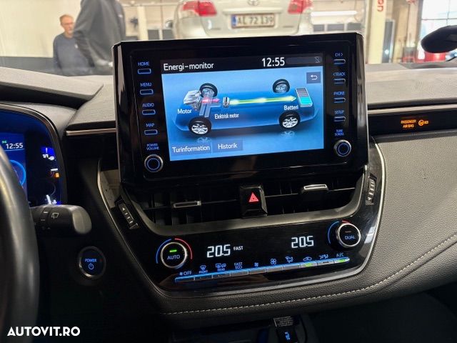 Toyota Corolla 1.8 HSD Business - 18