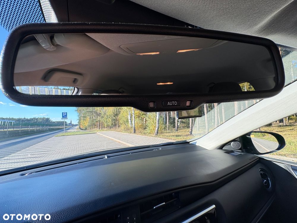 Toyota Auris Hybrid 135 Prestige - 21