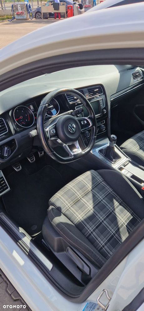 Volkswagen Golf 2.0 TDI BMT GTD - 11