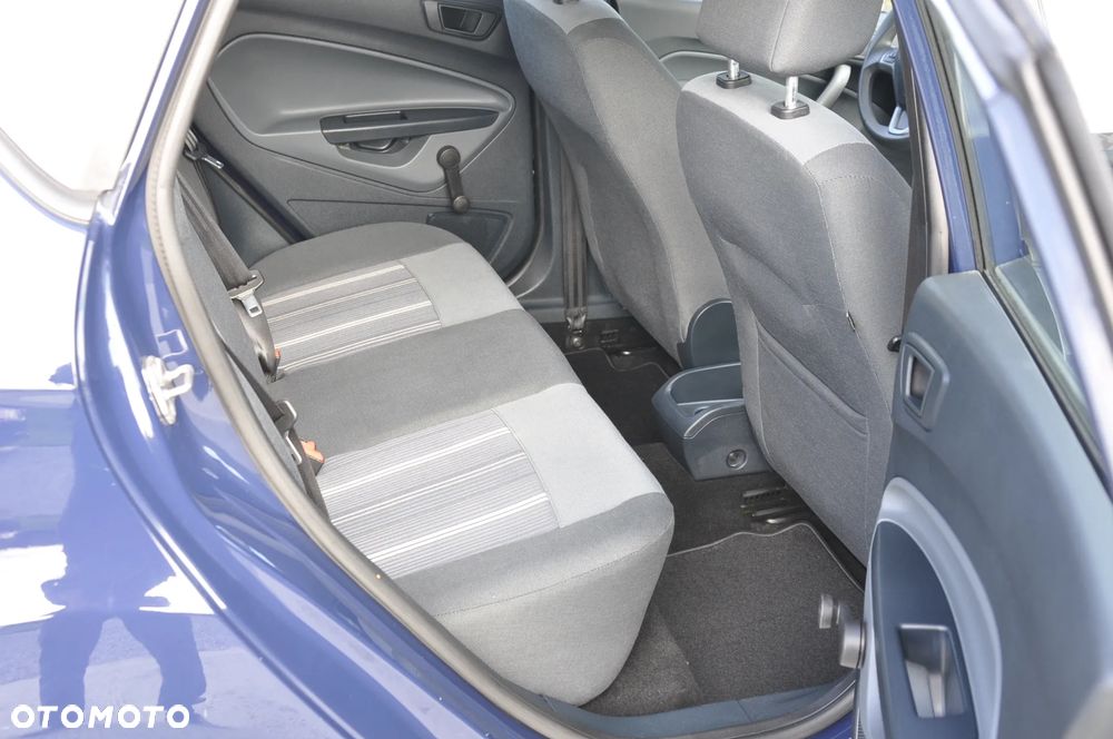 Ford Fiesta - 25