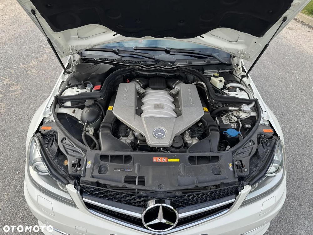 Mercedes-Benz Klasa C 63 AMG - 22