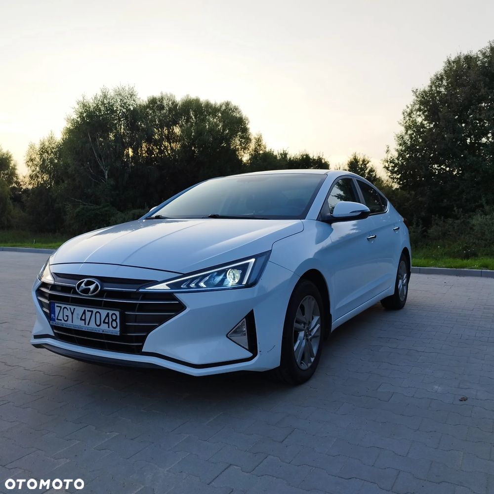 Hyundai Elantra 1.6 Comfort - 4