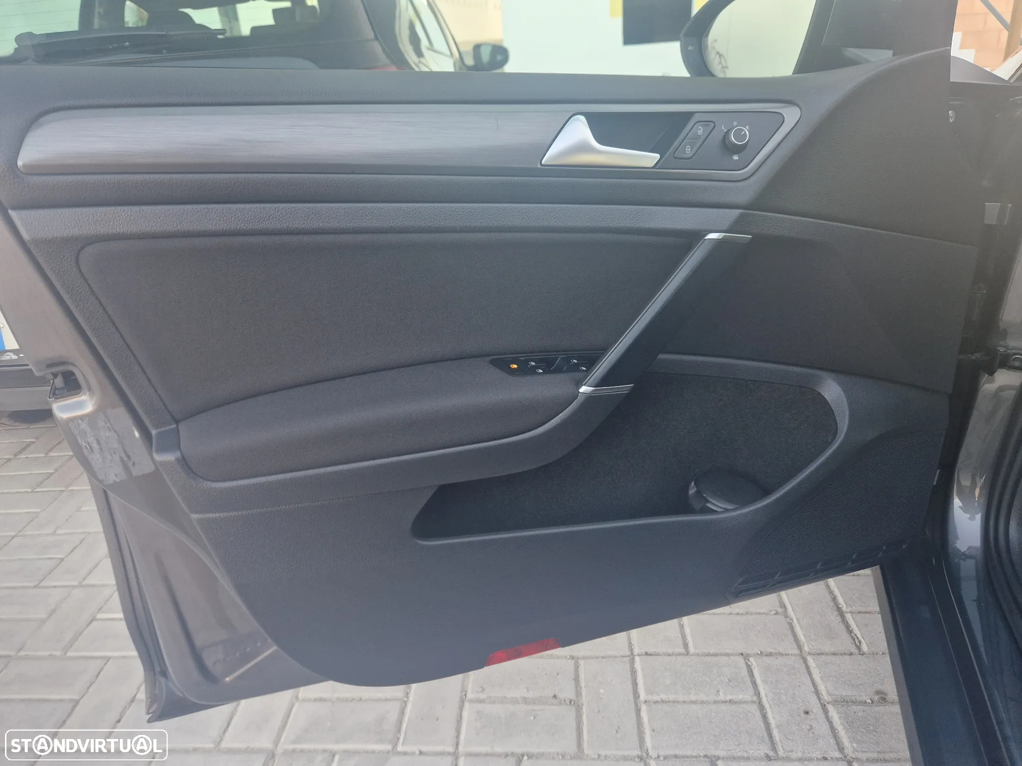 VW Golf 1.6 TDI Confortline - 11