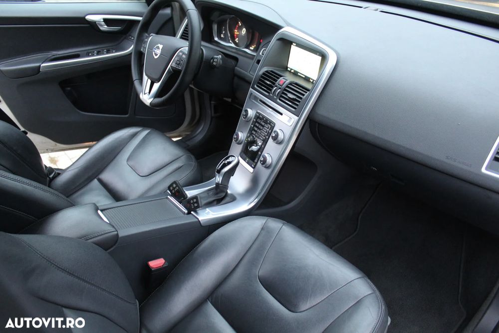 Volvo XC 60 D5 AWD Geartronic Summum - 12