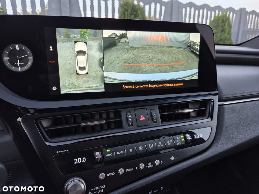 Lexus ES 300h Prestige - 18