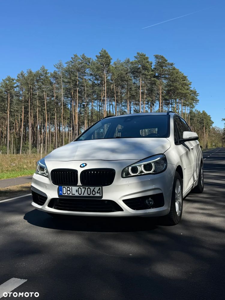 BMW Seria 2 218d - 8